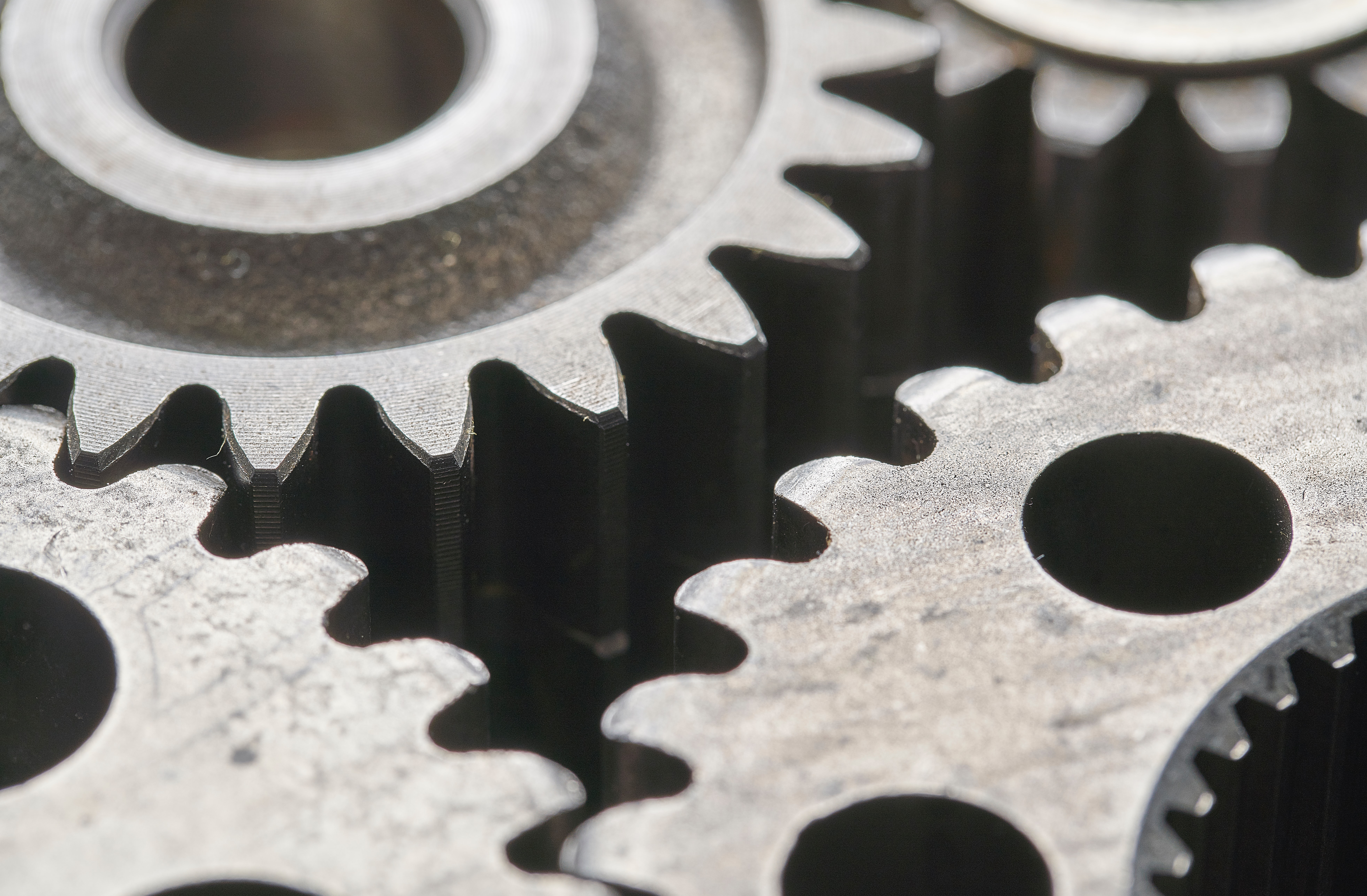 Power transmission by gears